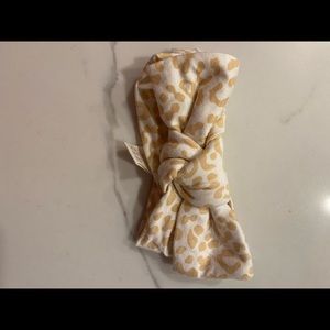Kate Quinn leopard bow